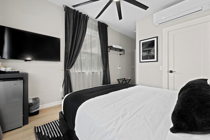 Room 16 of 33