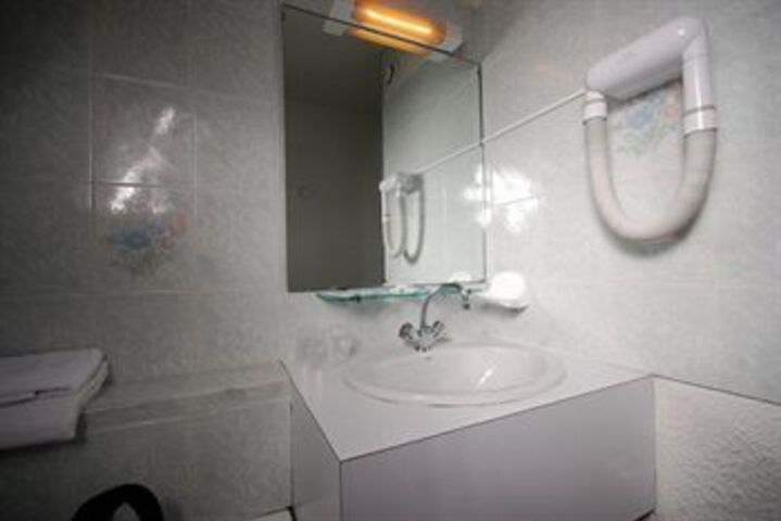Room 5 of 30