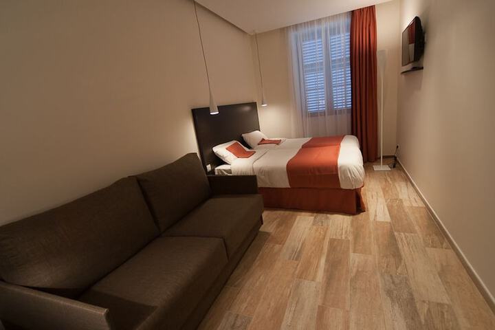 Room 10 of 52