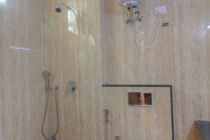 Room 35 of 60