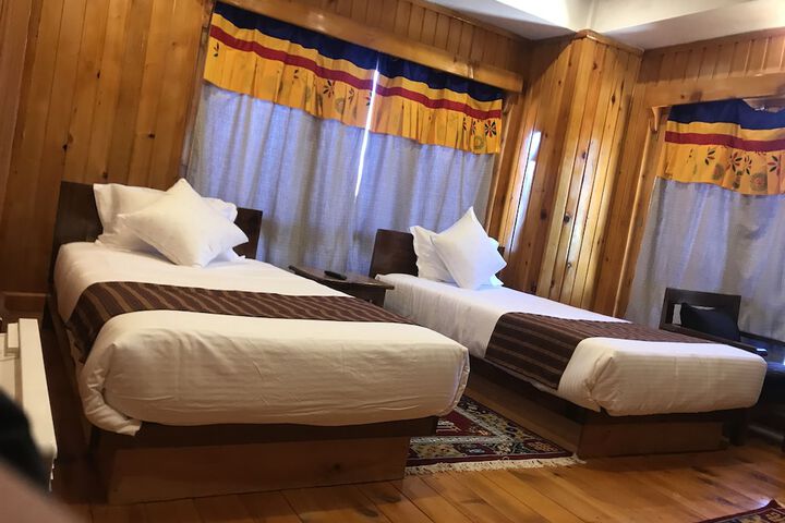 Room 12 of 27