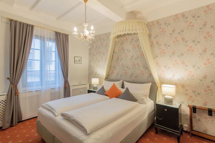 Room 32 of 74