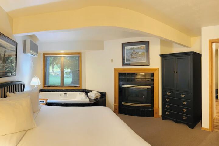 2 Queen Beds (8 of 15)