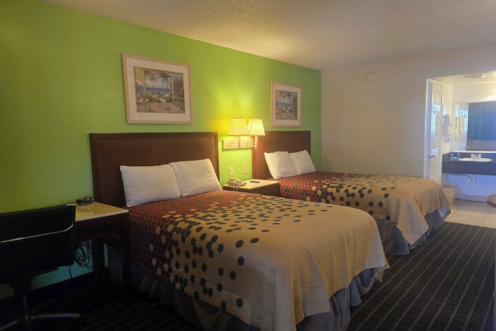 2 Double Beds (15 of 17)