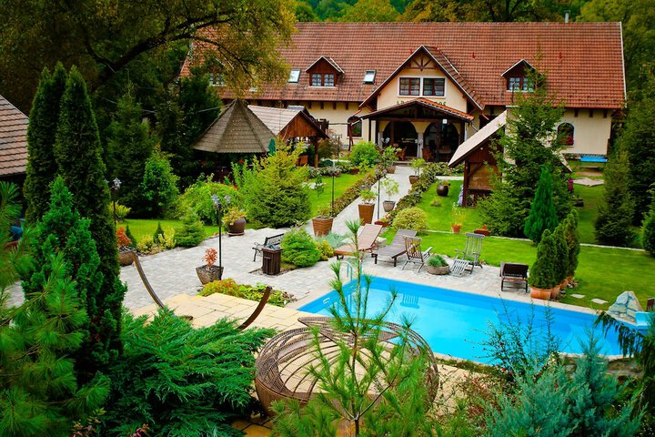 Hotel Exterior 20 of 21