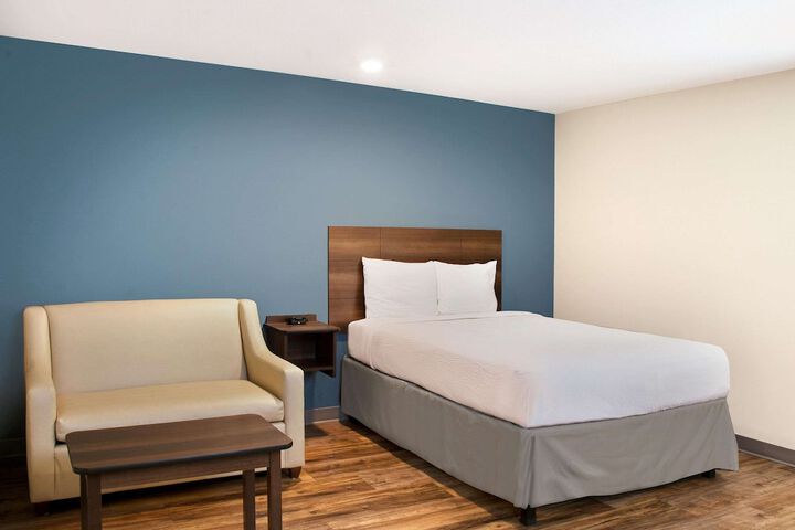 Queen Bed Accessible (9 of 14)