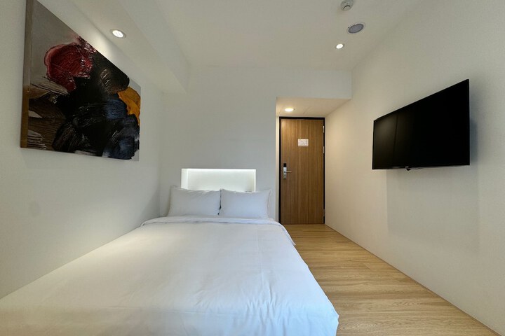 Room 10 of 34
