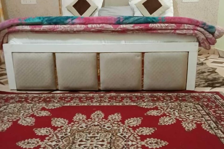 Room 4 of 27