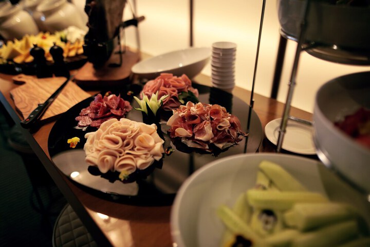 Dining 42 of 55