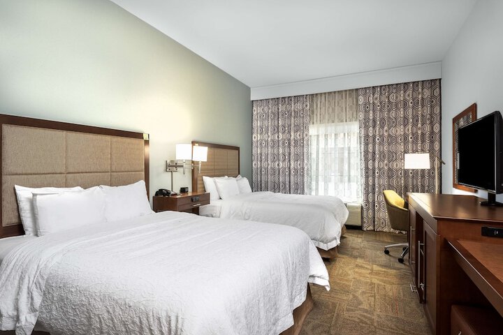 1 Queen Bed with Walk in Shower (4 of 8)