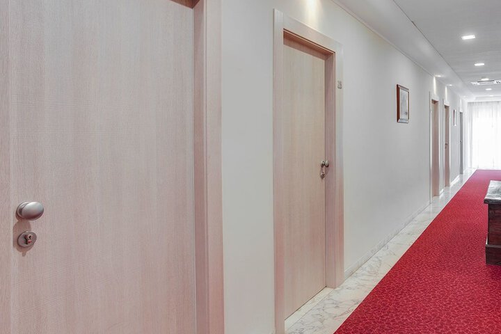 Ballroom/Hall 28 of 32
