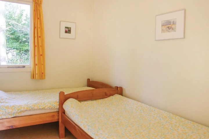 Room 3 of 8