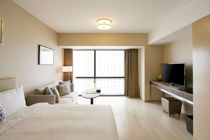 Room 10 of 15