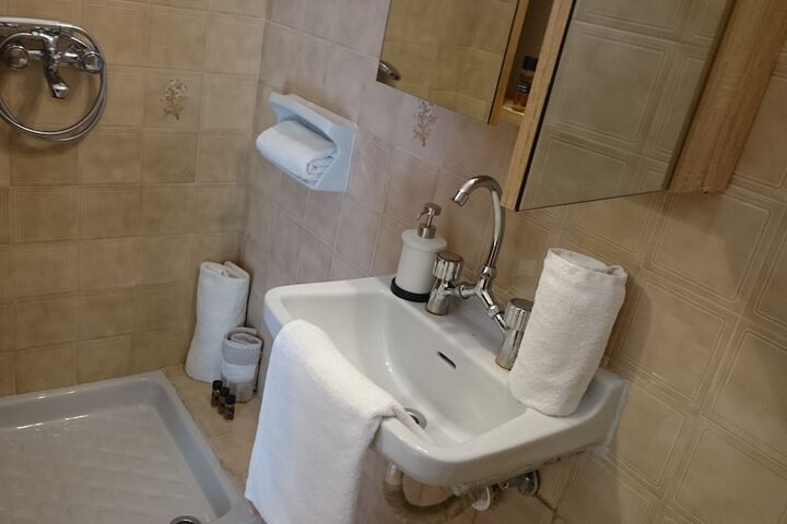Room 42 of 72