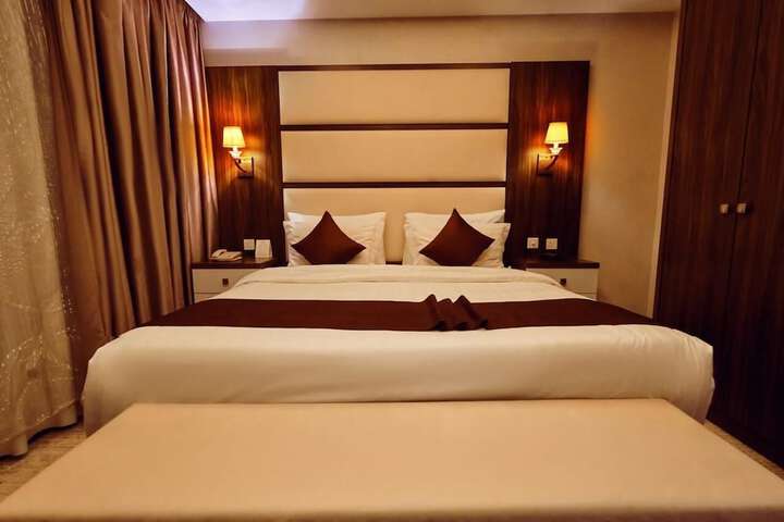 Room 11 of 34