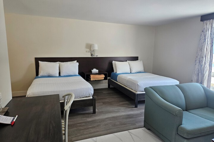 2 Double Beds (9 of 11)