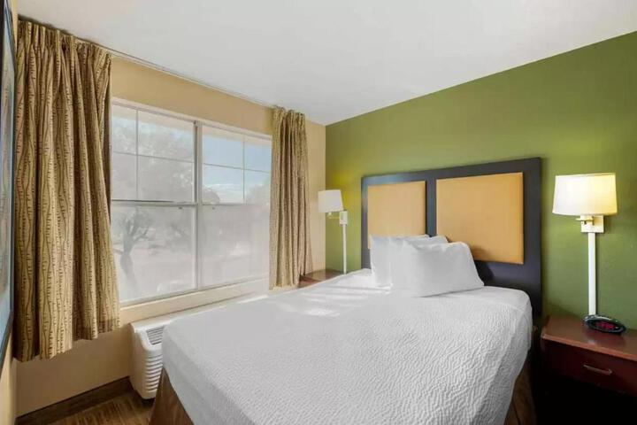 Suite Queen Bed (18 of 19)