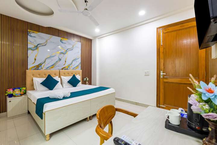 Room 15 of 34