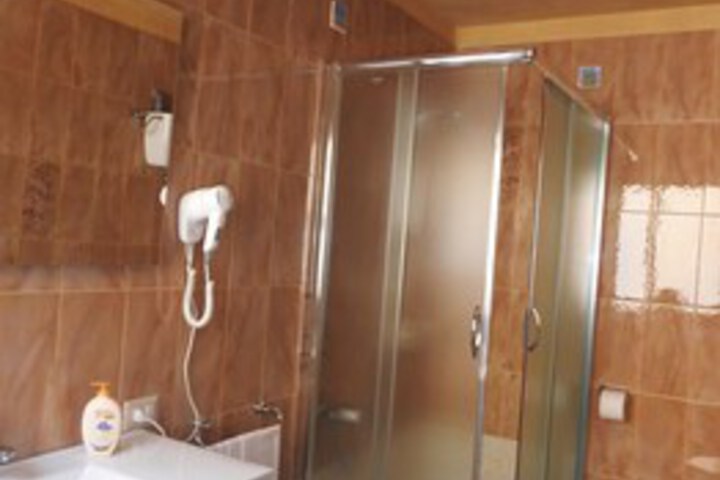 Room 4 of 34