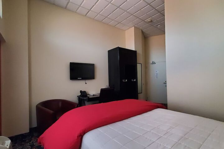 Room 32 of 206
