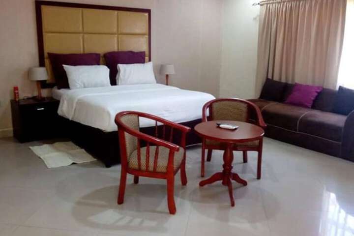 Room 5 of 33