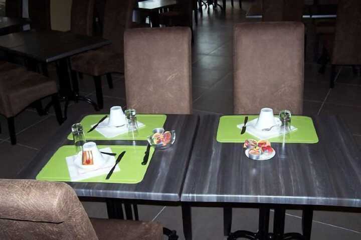 Dining 31 of 38