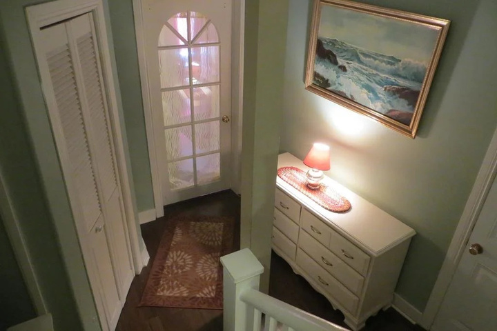Room 4 of 11