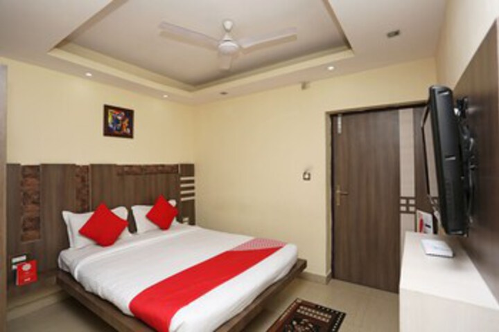 Room 28 of 33