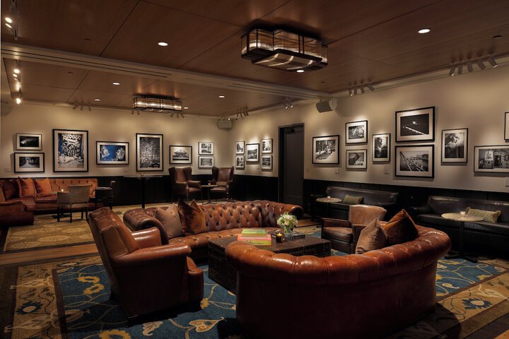 Ballroom/Hall 67 of 77