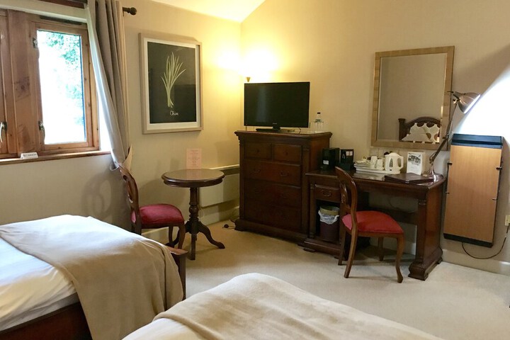 Room 4 of 36