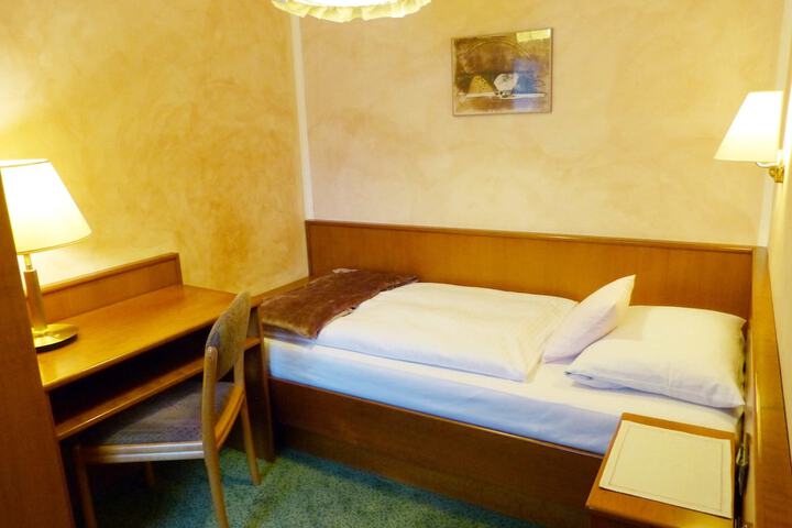Room 13 of 50