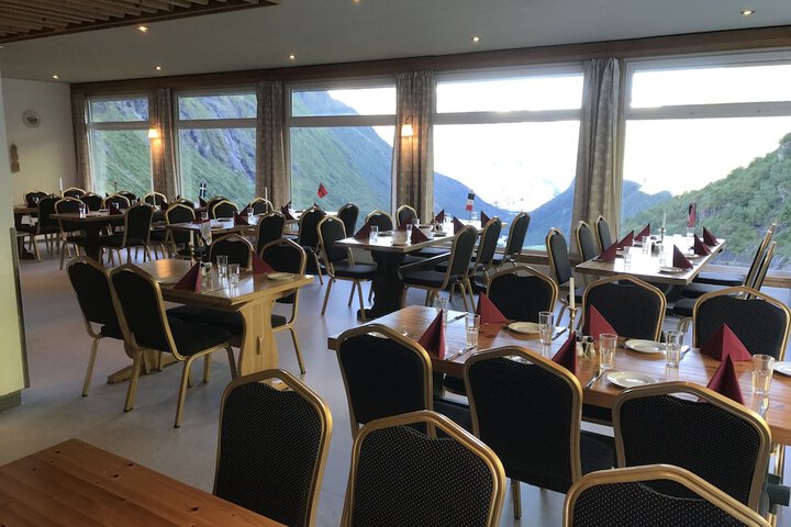 Dining 44 of 79