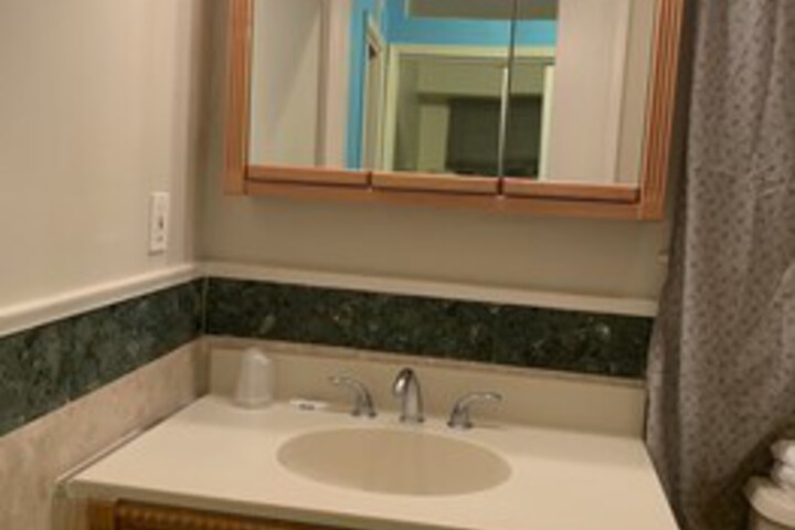 Room 121 of 204