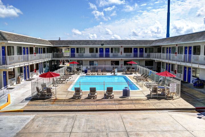 Hotel Pool