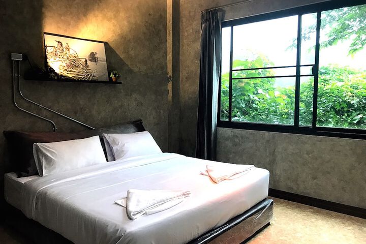 Room 2 of 6
