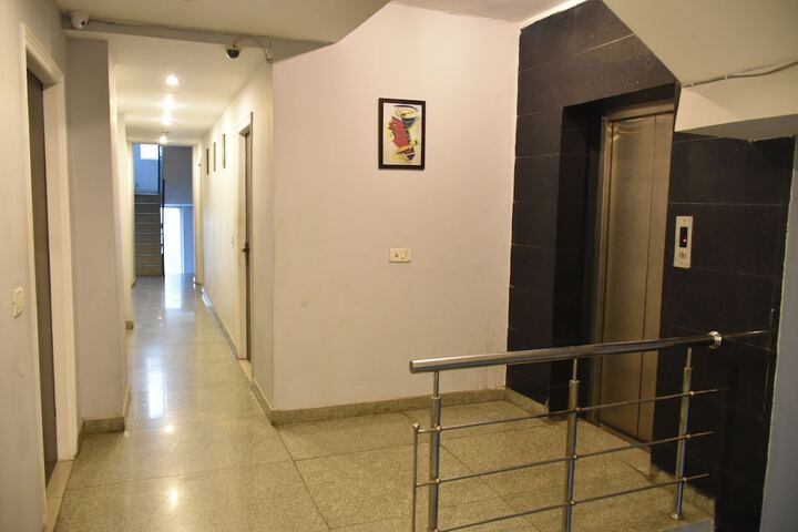 Ballroom/Hall 19 of 21