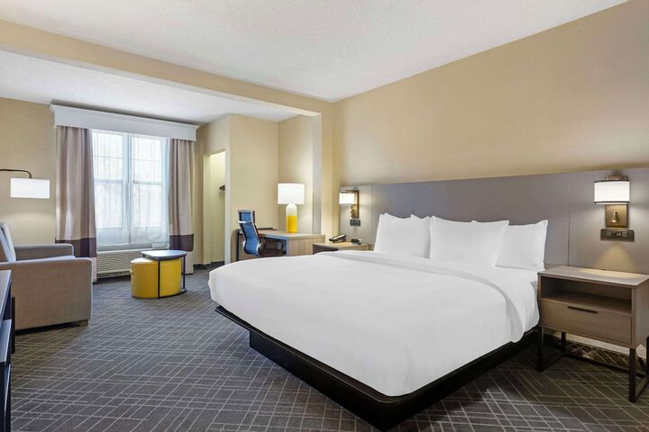 Standard King Bed Accessible (14 of 22)