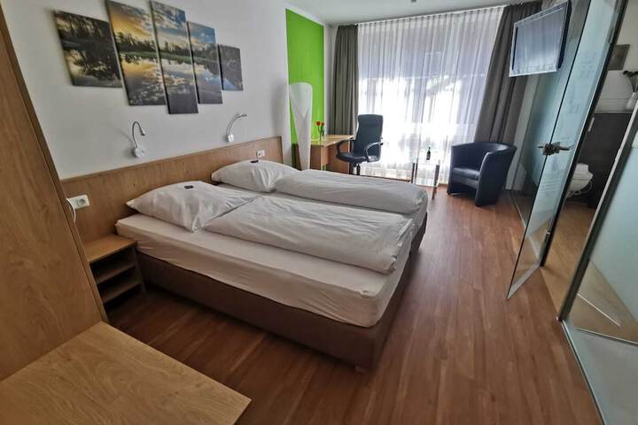 Room 5 of 13