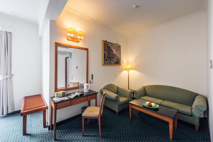 Room 19 of 36