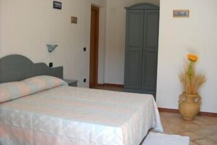 Room 2 of 20