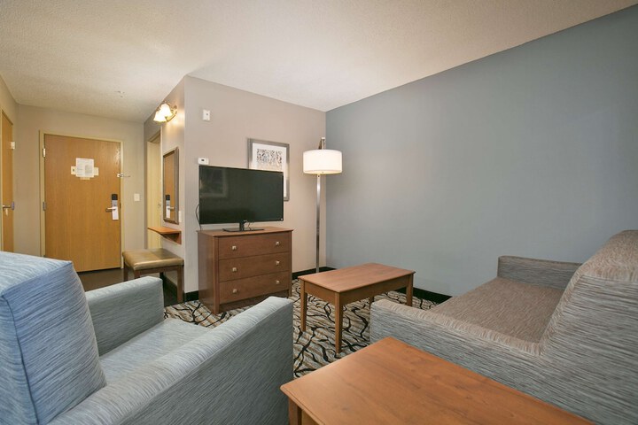 Suite 2 Queen Beds Sofa Bed Microwave and Refrigerator Full Breakfast (30 of 59)