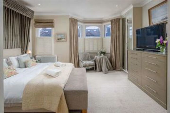 Room 6 of 20