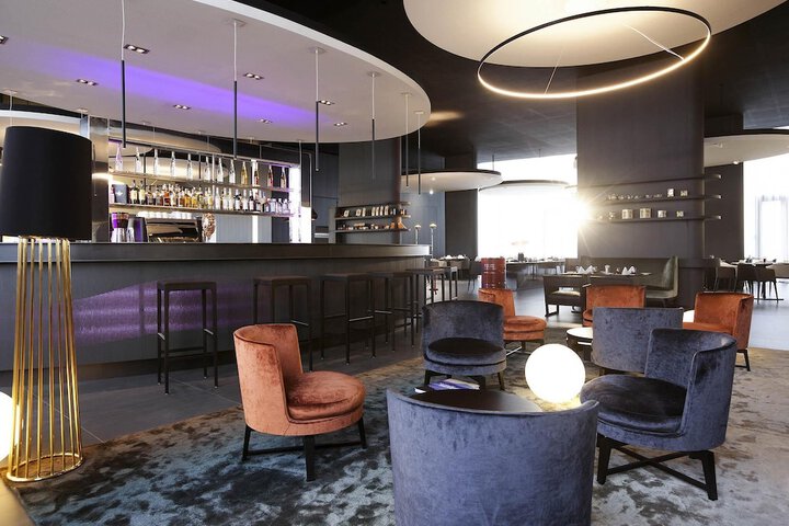 Lounge 48 of 66