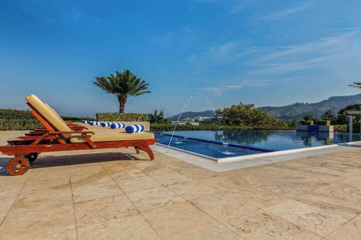 Hotel with Pool