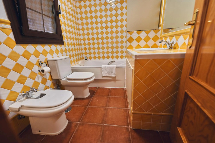 Room 9 of 27