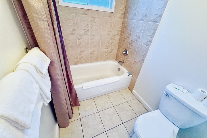 Room 32 of 46