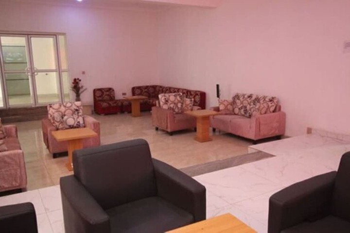 Lounge 21 of 26