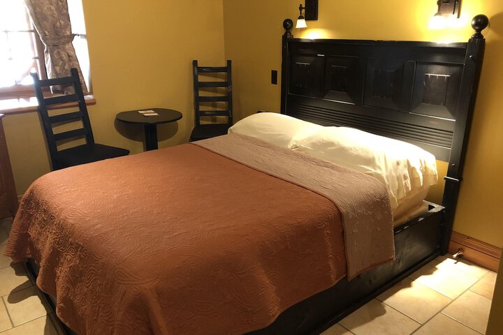 1 Queen Bed (7 of 43)