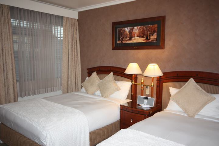 Room 6 of 40
