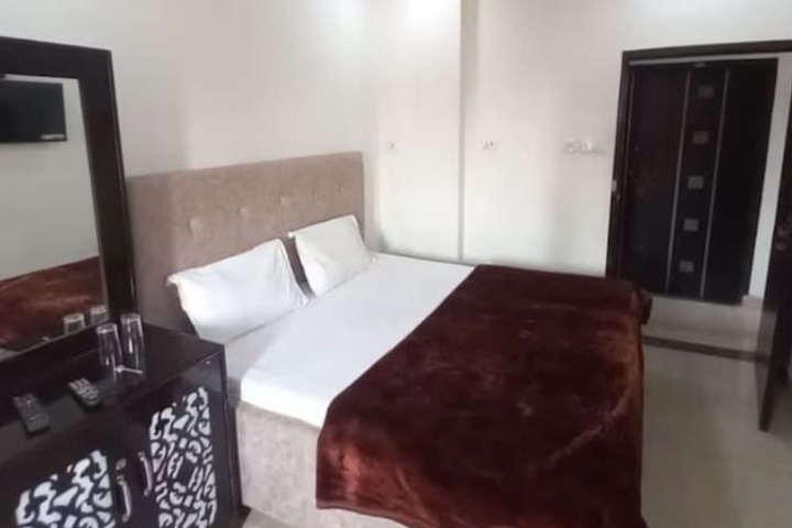 Goroomgo Metro Regency Lucknow